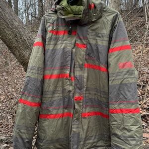 Vintage 2000’s QUIKSILVER U-RAMP Snowboarding Jacket Men’s Large Green Damaged